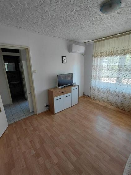 Inchiriez Garsoniera Brazda lui Novac - 1