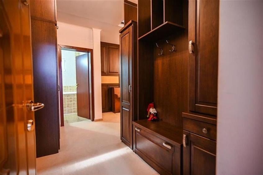 FILM! Rezidenta montana,decor apreciabil, pod mansardabil,garaj propriu,Central - 14