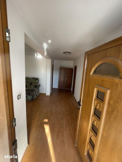 Casă cu 3 camere cu Teren 2300 Mp în Central
