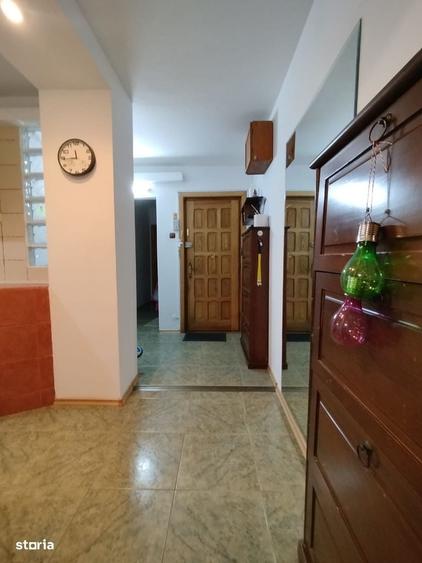 Apartament cu 3 camere decomandat în Răcădău