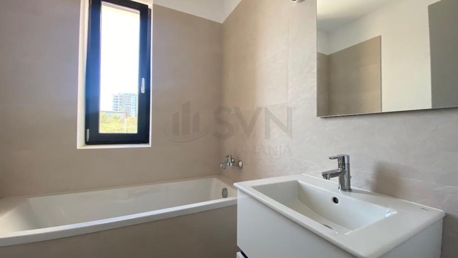 Apartament cu 3 camere semidecomandat în Sisești