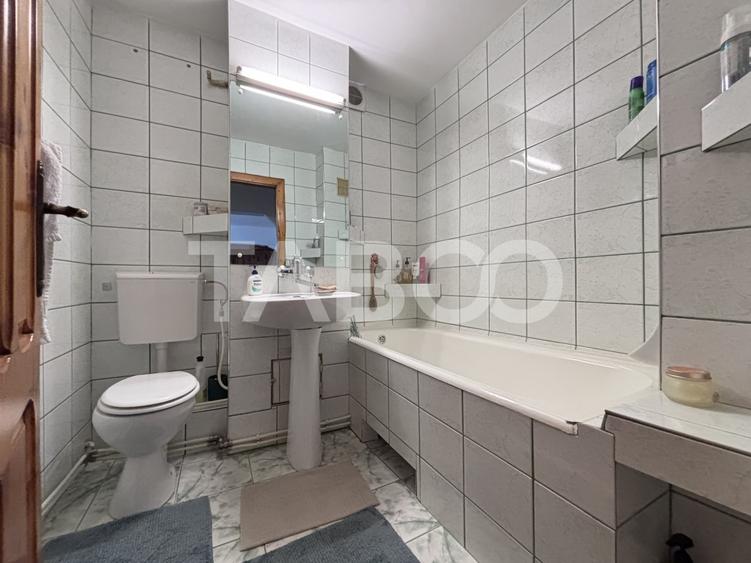 Apartament cu 4 camere semidecomandat, mobilat în Mănăștur