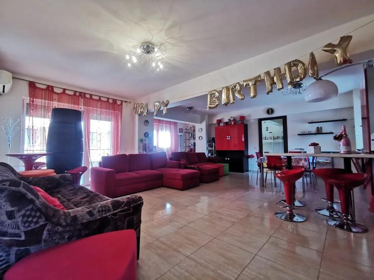 Apartament cu 3 camere, mobilat în Mamaia