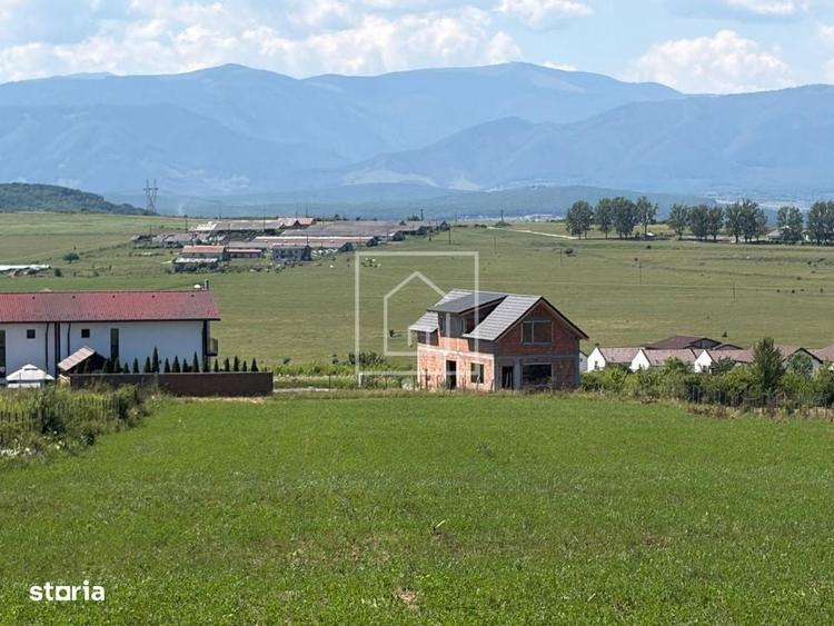 Casă cu 4 camere decomandat în Roșia