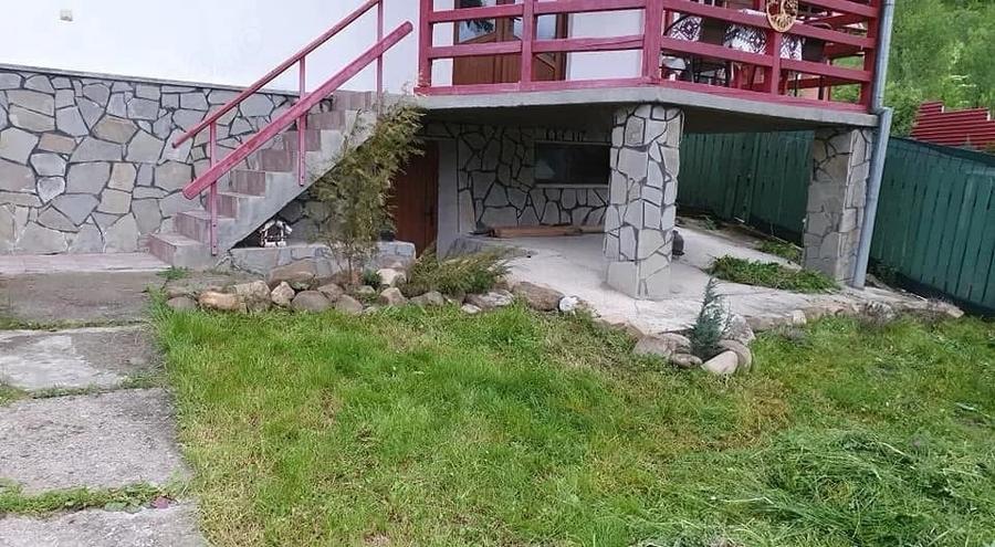 Casă cu 7 camere cu Teren 250 Mp în Central