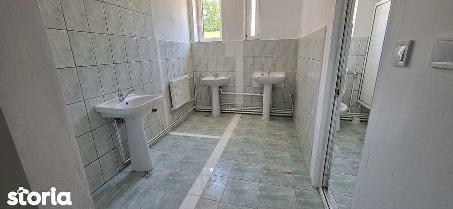 Spațiu comercial, de 663 mp, în Ronaț