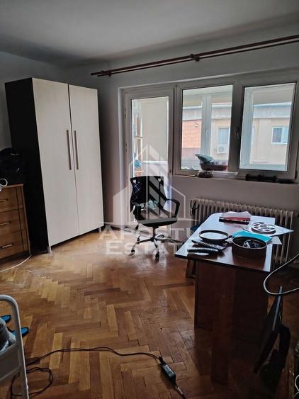 Apartament cu 3 camere decomandat, mobilat în Girocului