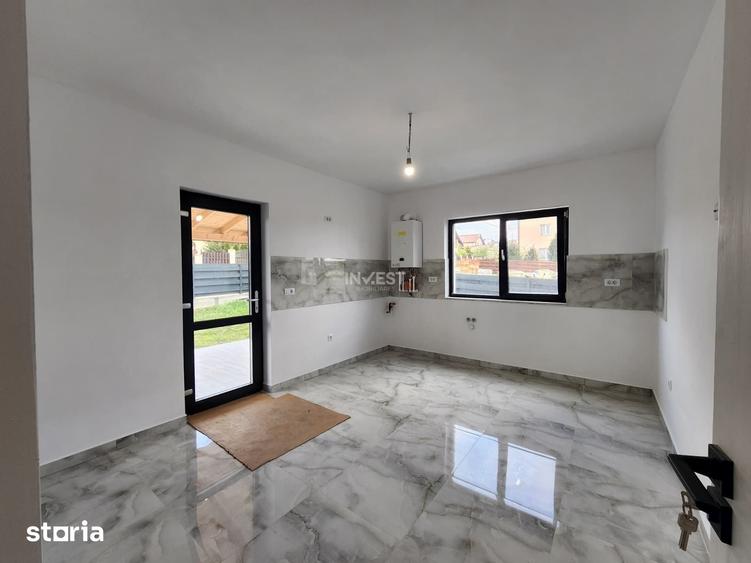CASA DE VANZARE, 4 CAMERE 2 BAI SI MAGAZIE , VALEA ADANCA- 5 DRUMURI - 10