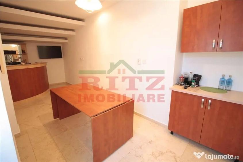 Casă cu 8 camere cu Teren 445 Mp în Orașul de Jos