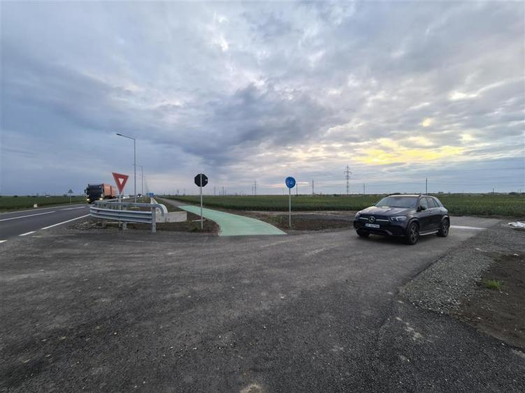 Teren Construcții extravilan de 8093 mp, în Fântânele