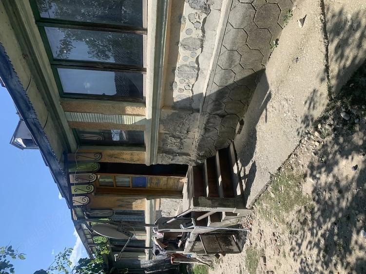 Casă cu 4 camere cu Teren 1800 Mp în Lăcusteni