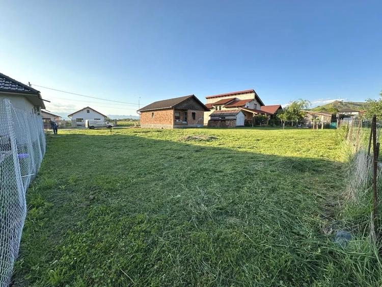 Teren Construcții intravilan de 556 mp, în Șeușa