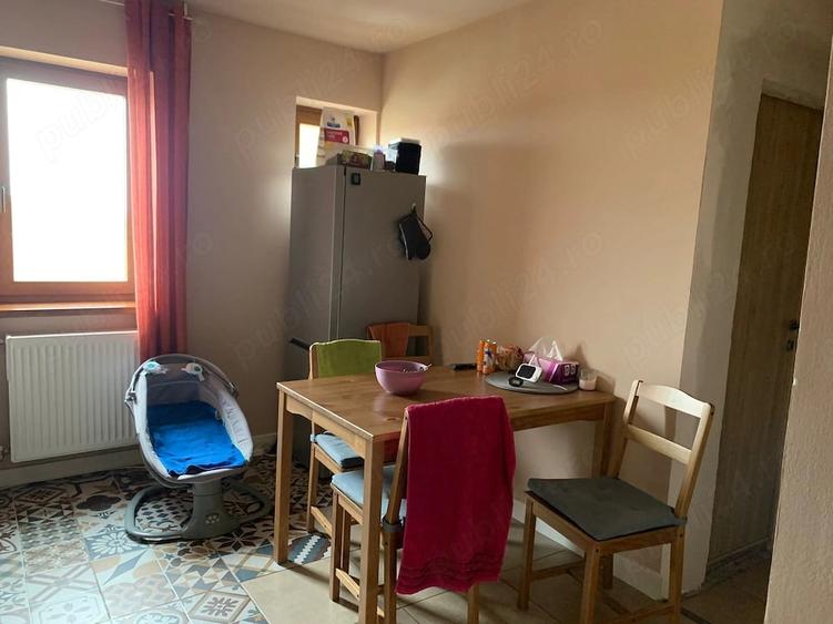 Apartament cu 3 camere semidecomandat în Grădiște