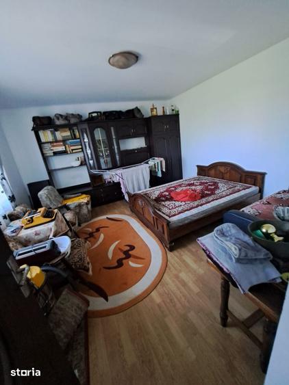 Casă cu 6 camere cu Teren 700 Mp în Bucium