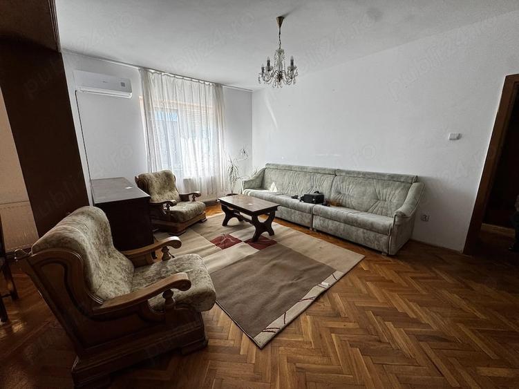 Apartament cu 4 camere decomandat în Central