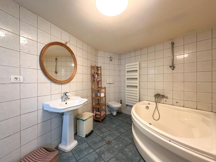 Casă individuală cu 5 camere cu Canalizare în Calea Călărașilor