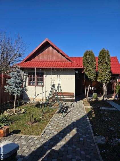 Casă cu 6 camere în Roman
