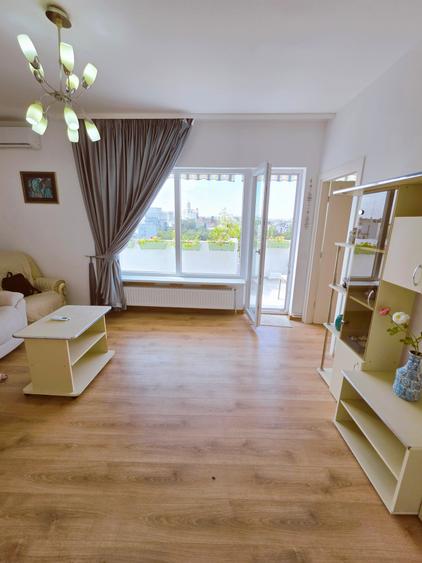 Apartament cu 3 camere semidecomandat în Cișmigiu