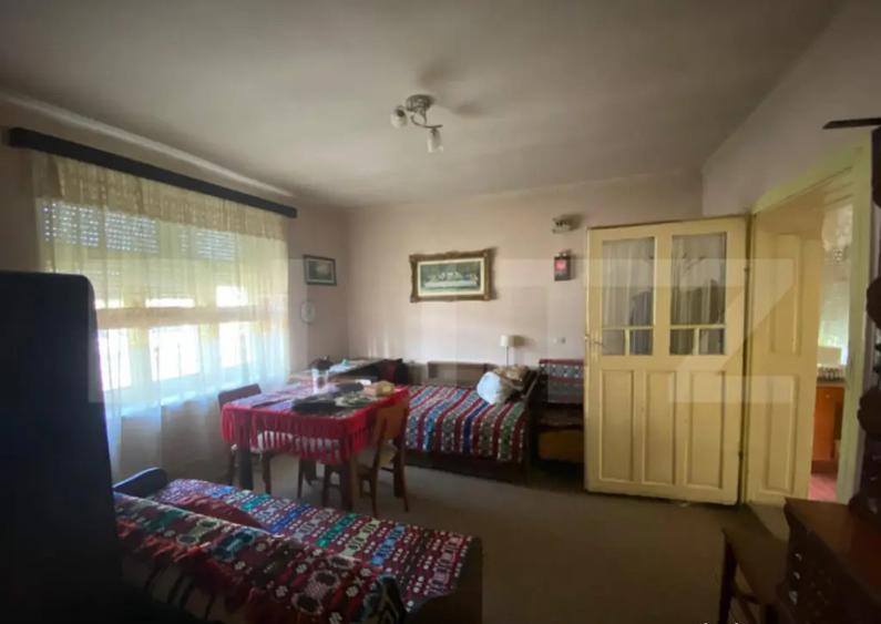 Casa cu teren 10 ari, 2 anexe ?i dublu front stradal B - 6