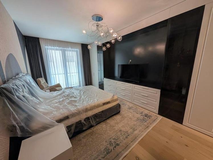 Apartament cu 3 camere semidecomandat în Aviației