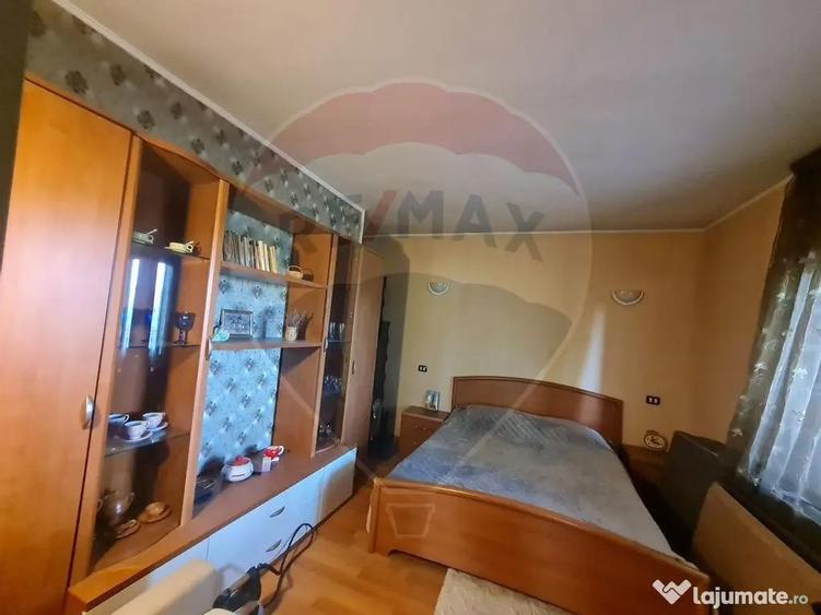 Casa / Vila cu 6 camere in Jorasti - 3
