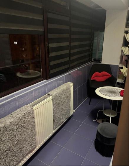 Vand /schimb cu casa apartament 3 camere zona central - 1