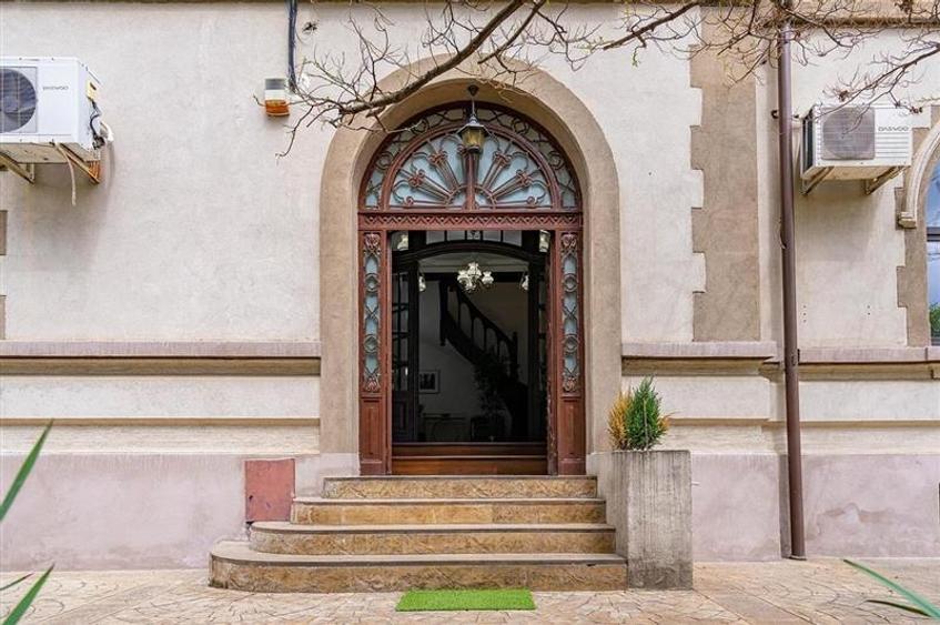 Inchiriere vila reprezentativa - pretabila birou, ambasada - 2