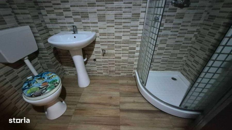 Garsoniera in Onesti, zona de jos, parter. 19.500 euro. - 2