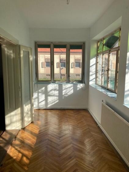 Casa sanatoasa in centrul localitatii Cristian - 10