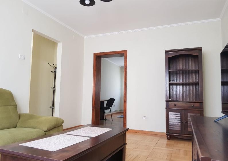 Prorprietar inchiriez apartament 3 camere ultracentral - 2