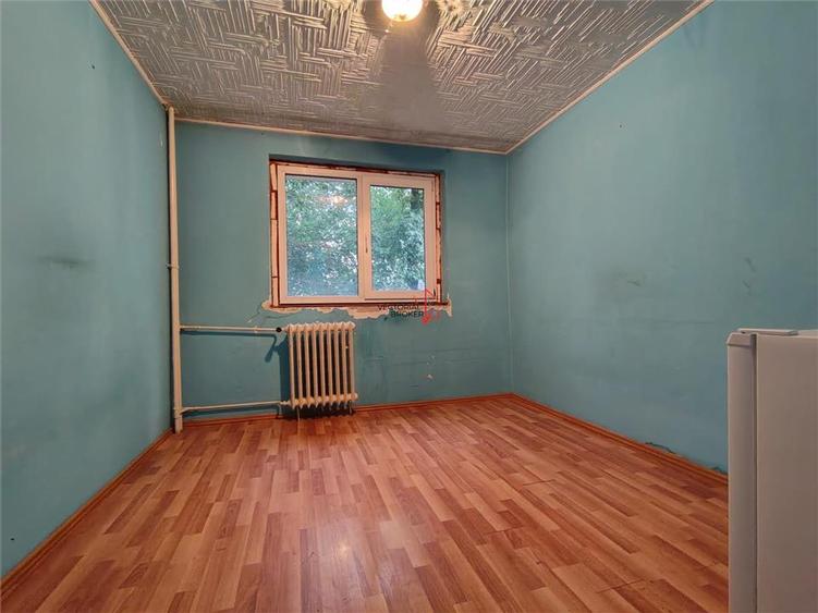 Apartament cu 4 camere decomandat în Titan