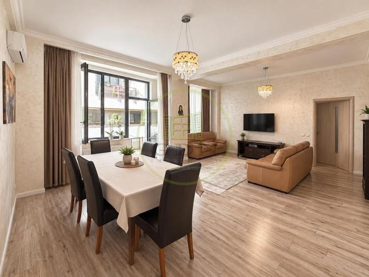 Apartament cu 3 camere semidecomandat, mobilat în Dămăroaia