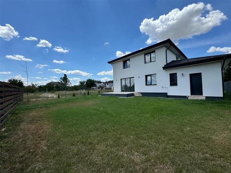 VILA IN CORBEANCA - OSTRATU // CURTE 364 MP // 5 CAMERE - 1