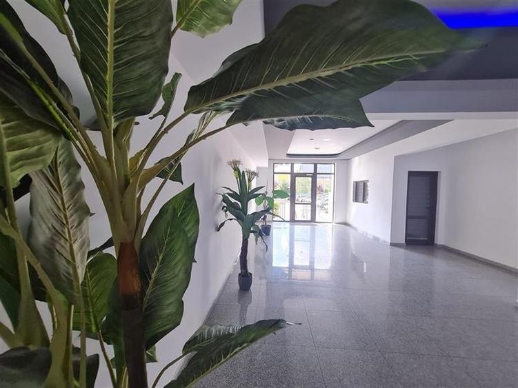 In spectacol structural, vedere deschisa, elegant mobilat si echipat, Tractorul, - 4