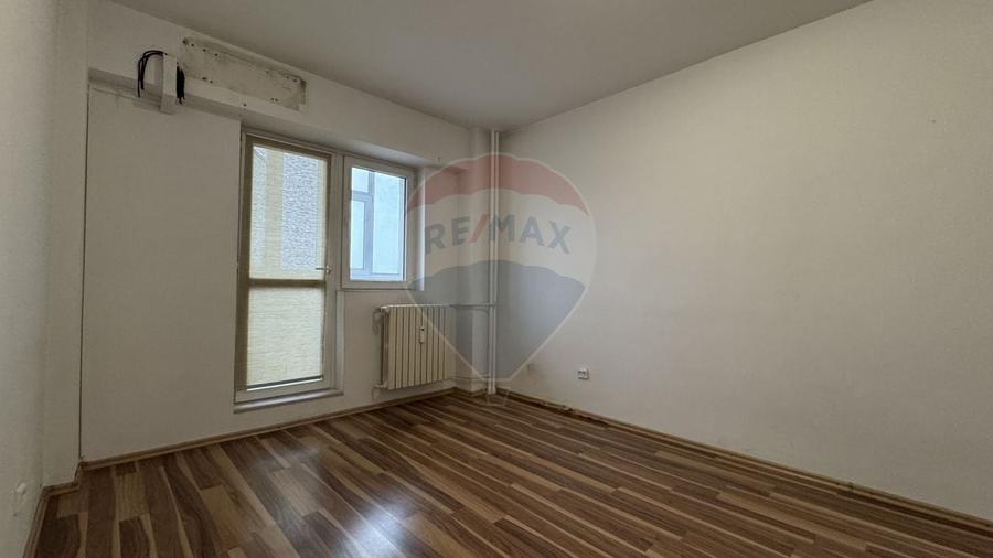 Apartament cu 4 camere de vânzare în zona 13 Septembrie - 10