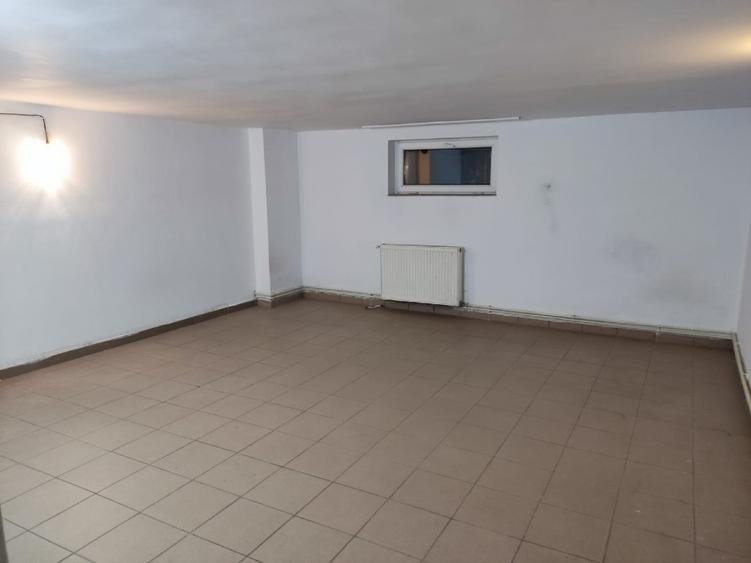 Inchiriez demisol  - 5