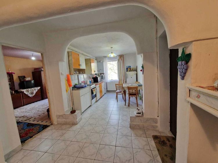 Apartament de vanzare 3 camere 70 mp etaj 1 zona Sens Bistrita - 2