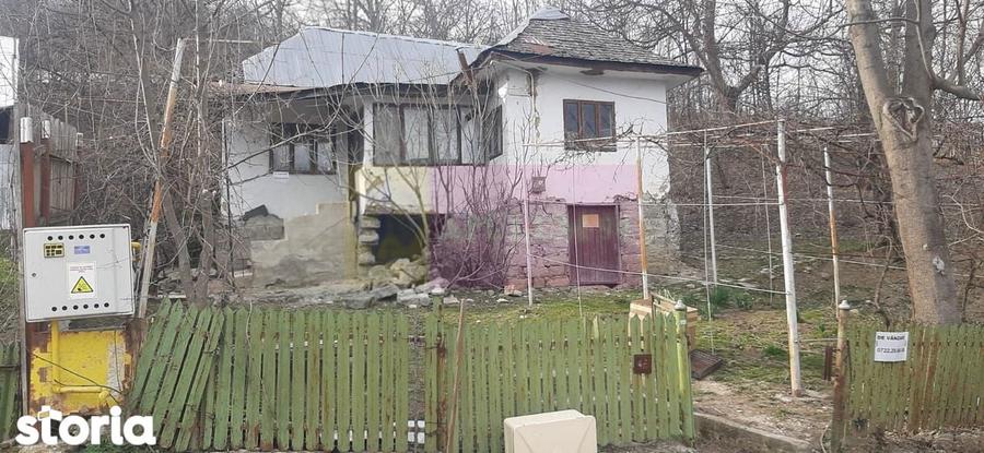Casa demolabila cu teren de vanzare in Breaza - 1