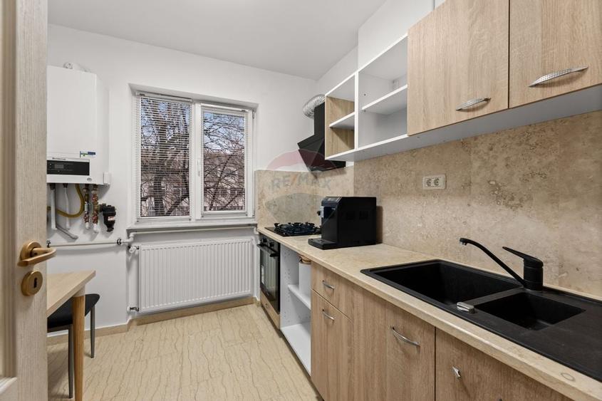 Apartament de închiriat cu 3 camere Ultracentral, parcare privată - 2