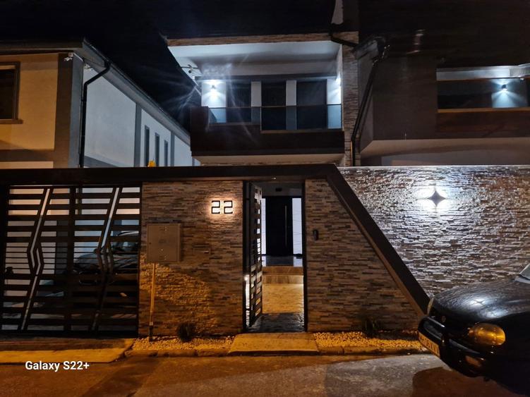 Vand casa P+1 zona Spitalul Judetean - 1