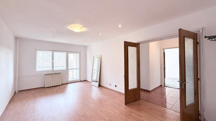 Bulevardul Unirii / Vedere Bulevard / Etaj 2/8 Decomandat - 1