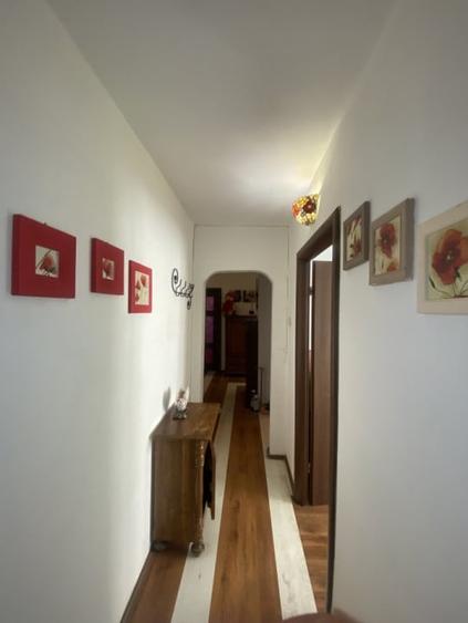 Vanzare apartament 3 camere Etaj 1 Tractorul Brasov - 3