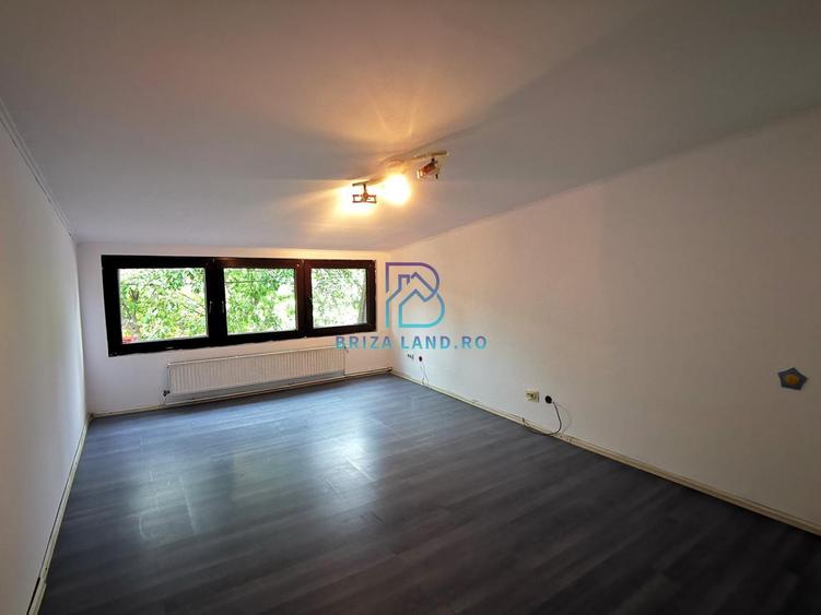 soseaua  Chitilei, Crusovat, casa P+Pod, sup. 238mp, 9 camere - 3 apartamente - 12