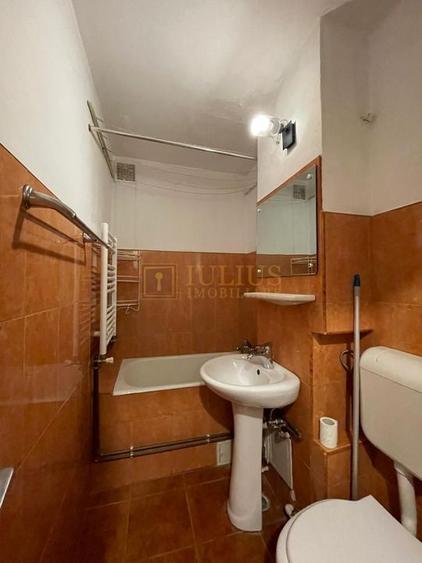 1 Camera ultracentral, in zona Medicina - 5