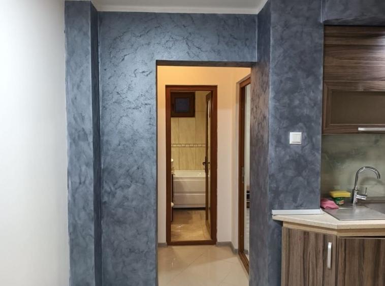 De vanzare apartament 3 camere - 2