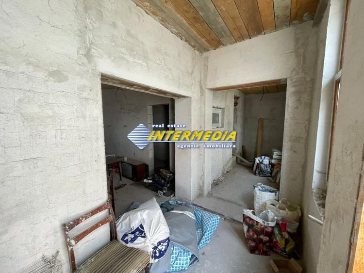 Casa de vanzare iAlba Iulia zona Centru cu 5 camere  teren aferent casei 370 mp - 5