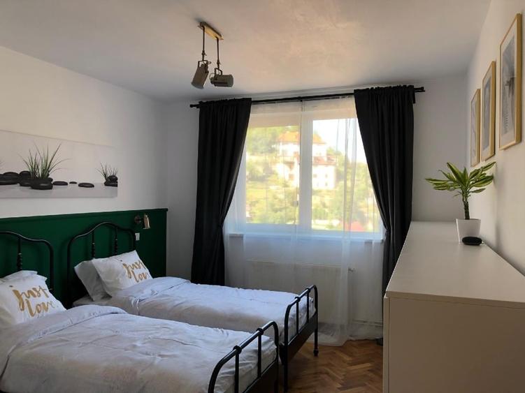Apartament cu 4 camere decomandat, mobilat în Centrul Istoric