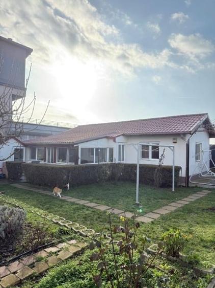 Căsuță cochetă zona Lazu - ieșire la șoseaua Cumpenei - 1