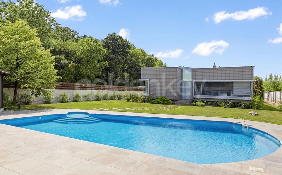 Vilă impresionantă pe un singur nivel | piscina | 2 garaje - 2