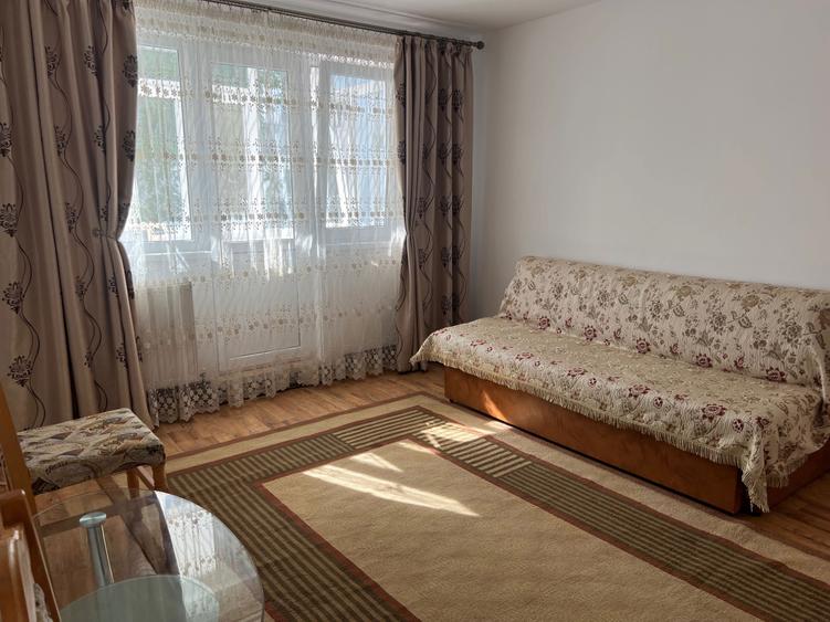 Inchiriez apartament semidecomandat str.Milcov - 3